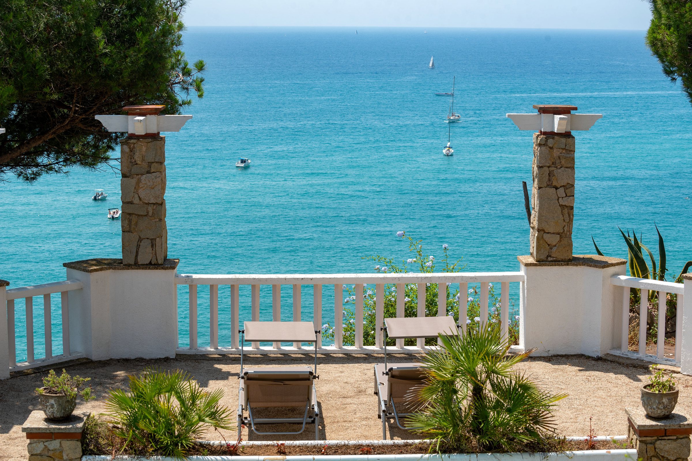 El mar des d'una terrassa d'Arenys de Mar
